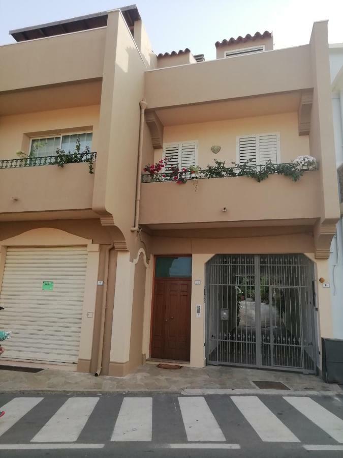 Appartamenti & Rooms Maria Villasimius Bagian luar foto